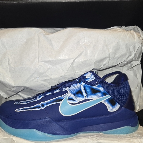 Kobe V Protro - Picture 4 of 7